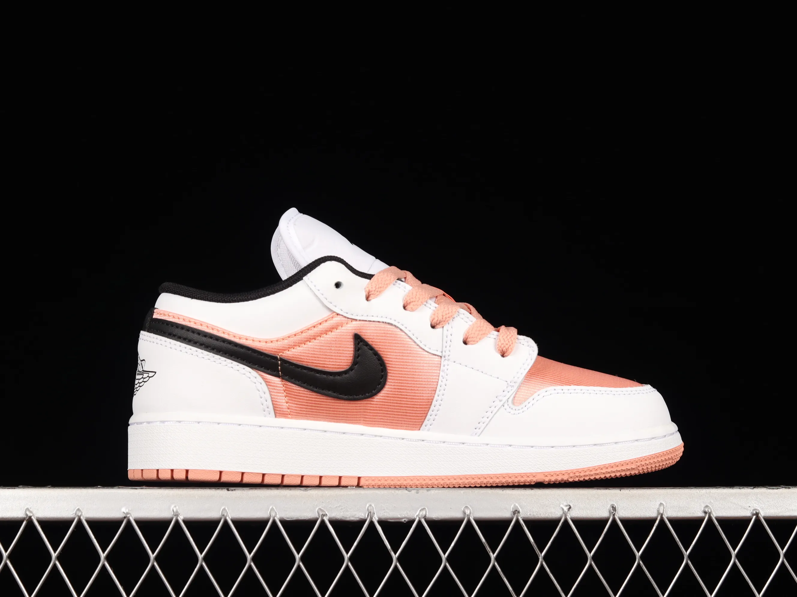 All categories Air Jordan Jordan series basketball shoes Air Jordan 1 Low G version pure original Air Jordan 1 Low AJ1 Joe 1 white and black powder low-top cultural leisure sports sneakers DM8960-801